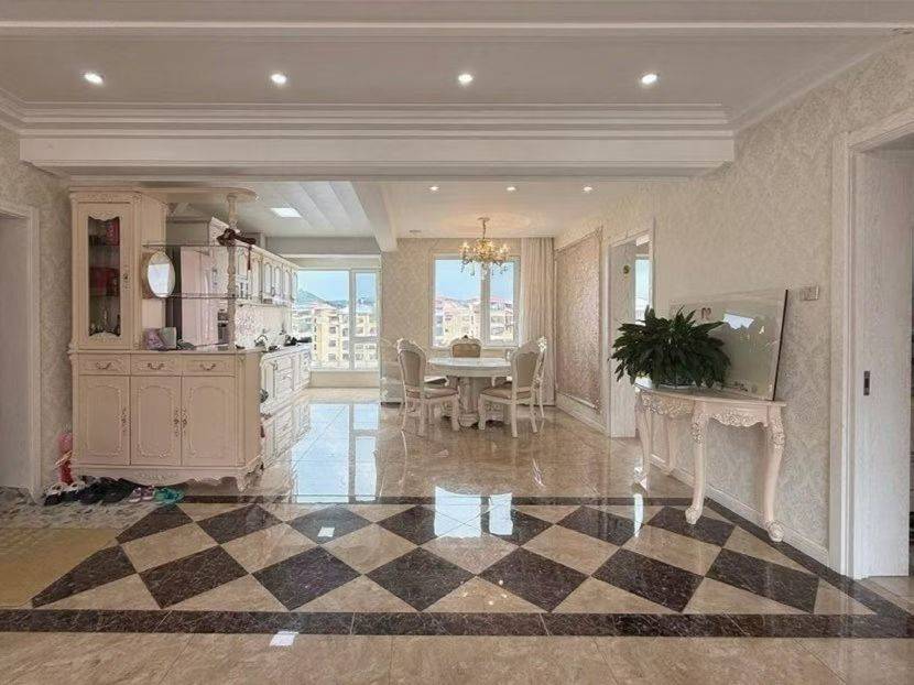 水岸公馆4楼132平